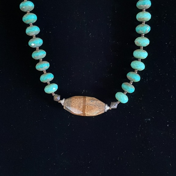 Turquoise Green beaded Necklace - Picture 2 of 5